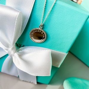 Tiffany & Co. Twist Round Pendant 18”